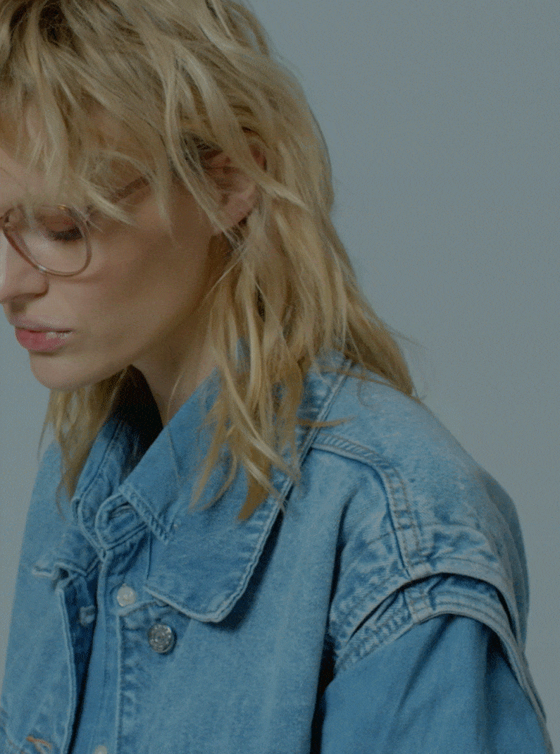 andy_wolf_website_moodley_video_frau_mit_brille