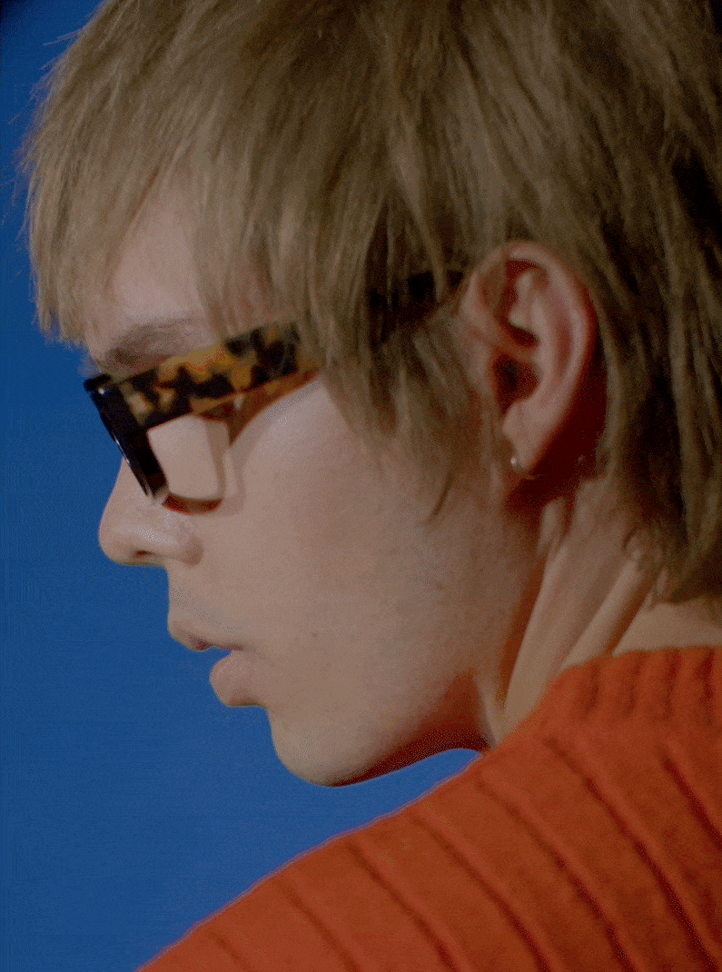 andy_wolf_website_moodley_video_mann_mit_brille