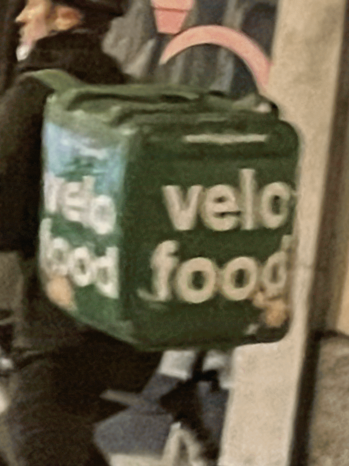 velofood_moodley_branding_gif_rucksack